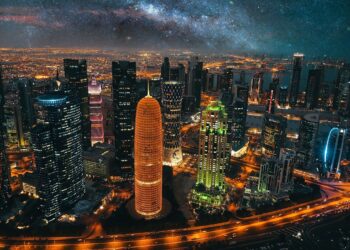 Qatar de noche