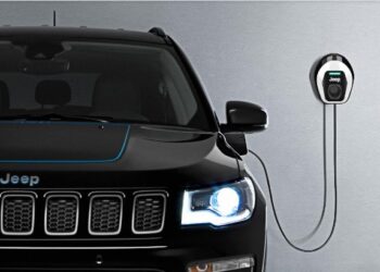 Jeep electrico cargando