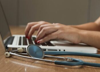 ¿Qué es VDoble y cuáles son las ventajas de esta consultoría especializada en personal sanitario?