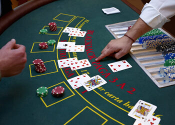El Blackjack un icónico juego de apuestas lleno de emocionantes variantes