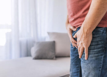 El goteo después de orinar en hombres: un síntoma de que algo anda mal