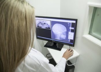 Prepara tus oposiciones a auxiliar de enfermería en las mejores academias especializadas