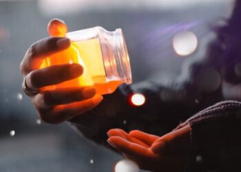 Miel de abeja con iluminacion