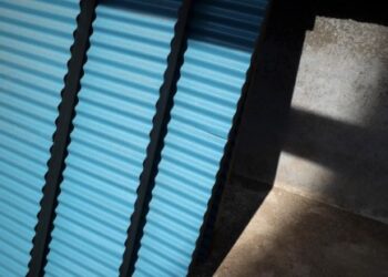 Ventajas de los perfiles omega galvanizados en la construcción