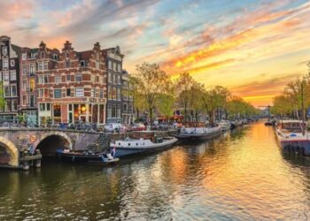 Descubre la Belleza de los Países Bajos: Paquetes de Viaje Especializados