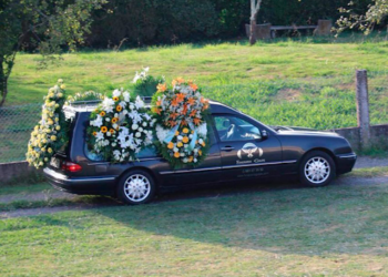 Cómo elegir las flores ideales para una corona funeraria