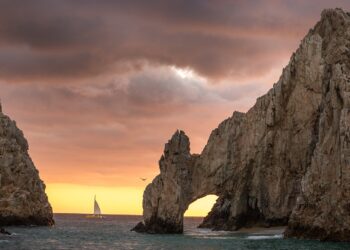 Glamping Baja California Sur: dormir donde el desierto toca el mar