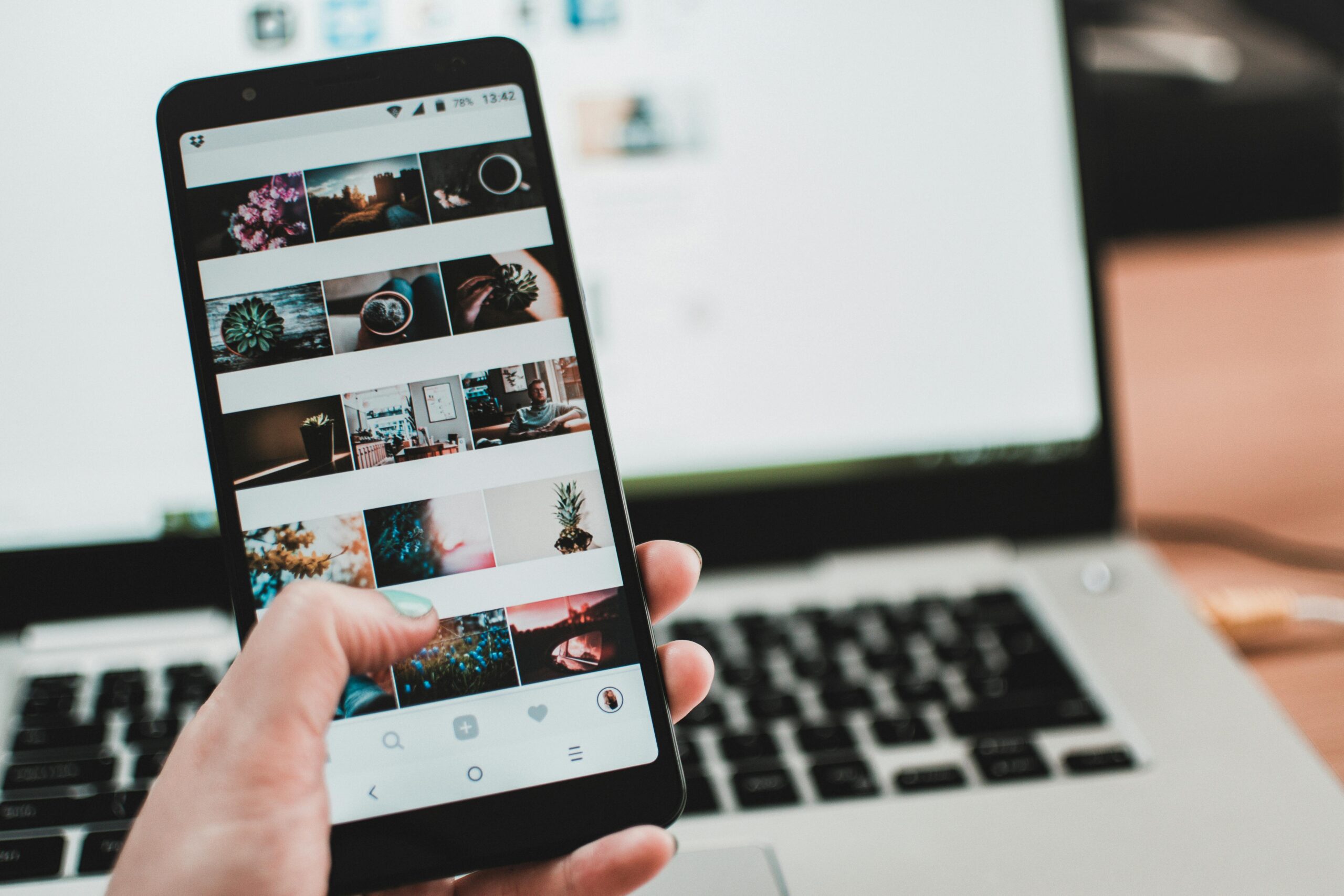 Smartphone pantalla aplicaciones tecnología móvil digital apps innovación conectividad