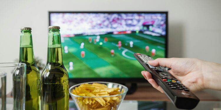Series streaming televisión sofá entretenimiento ocio digital