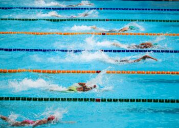 Natación piscina deporte agua ejercicio salud bienestar físico