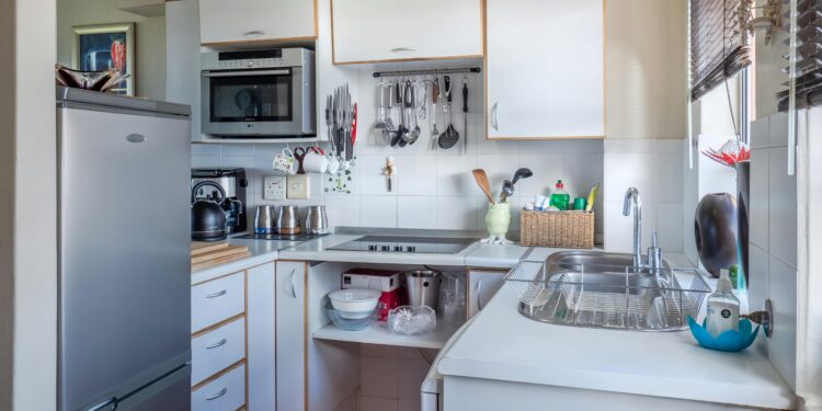 Cocina organizada ordenada hogar almacenamiento espacio práctico