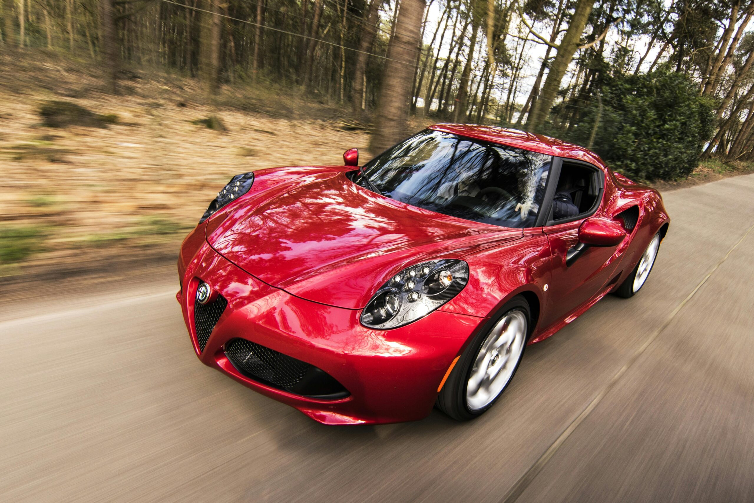 Coche moderno autopista conducción eléctrico motor viaje carretera tecnología