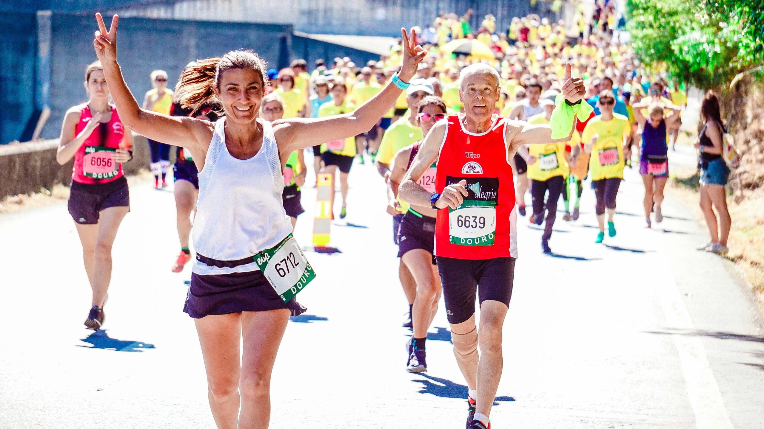 Persona corriendo running exterior parque ejercicio salud bienestar deporte