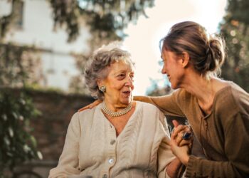 Personas mayores activas vida saludable tercera edad bienestar
