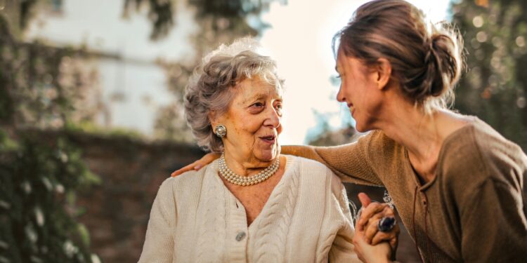 Personas mayores activas vida saludable tercera edad bienestar
