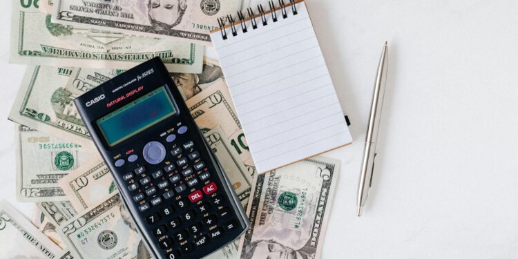 Finanzas personales ahorro dinero presupuesto economía doméstica