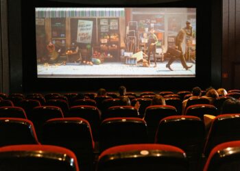 Película cine palomitas entretenimiento pantalla sala oscura ocio