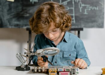 Niños estudiando educación escuela aprendizaje futuro
