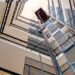 ¿Tu ascensor dispara la factura de la luz? Trucos para modernizarlo y ahorrar de verdad