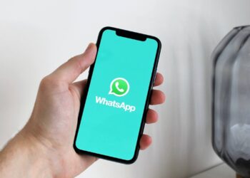 ¿Cómo gestionar las incidencias de los vecinos por WhatsApp sin saturar el despacho?